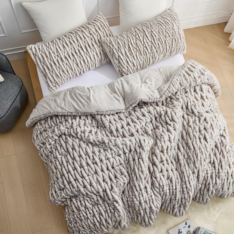 Wrinkle Rolls Chunky Bunny - Coma Inducer Oversized Comforter Set, Twin XL Comforter + 1 Standard Sham, Gray
