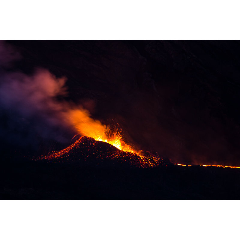 Volcano par - Photographie de toile tendue, L 12 po x H 8 po