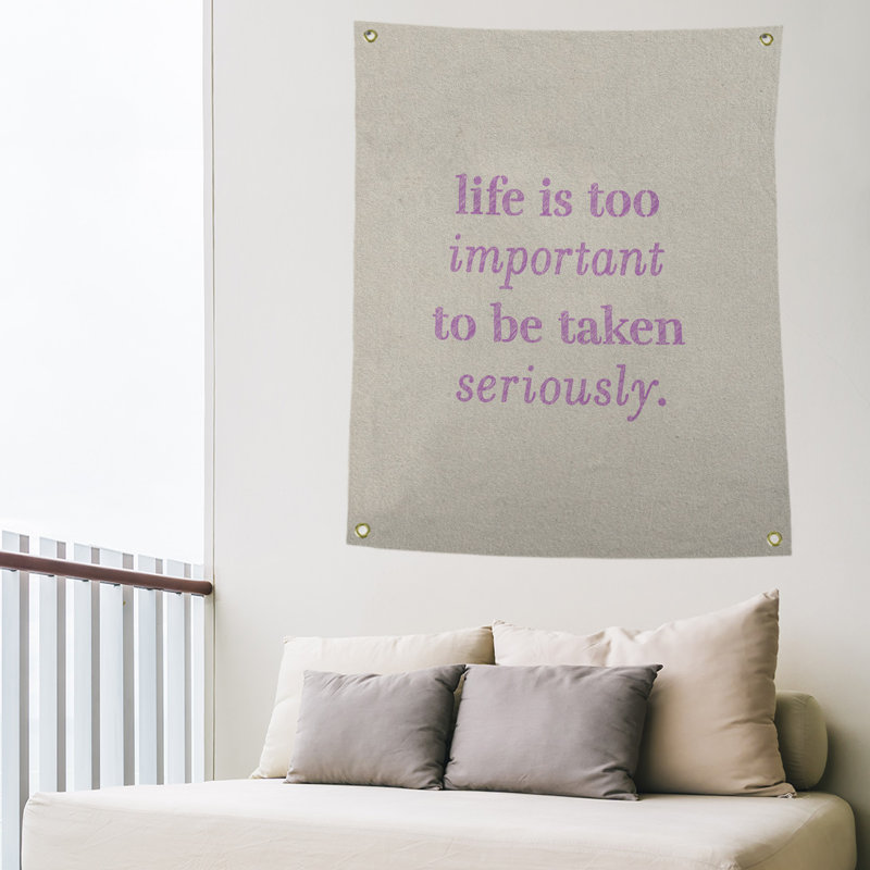 Tapisserie de levity et citation en polyester, H 80 po x l 59 po, Blanc / violet