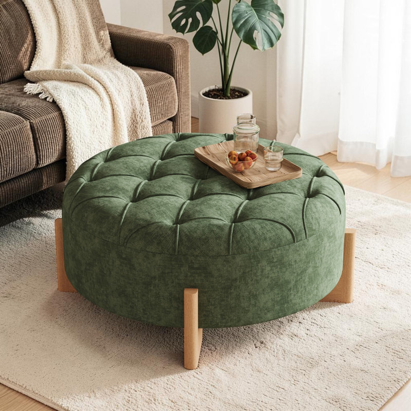 Repose-pieds rond capitonné 32 po avec pieds en bois massif, table basse moderne avec boutons capitonnés, lignes passepoilées, repose-pieds en chenille pour le salon