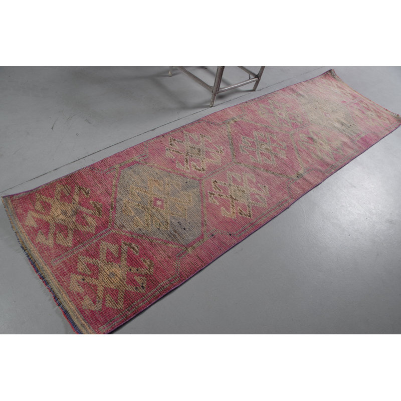Tapis turc rétro rose Anatolian Herki pour la chambre à coucher ou le salon