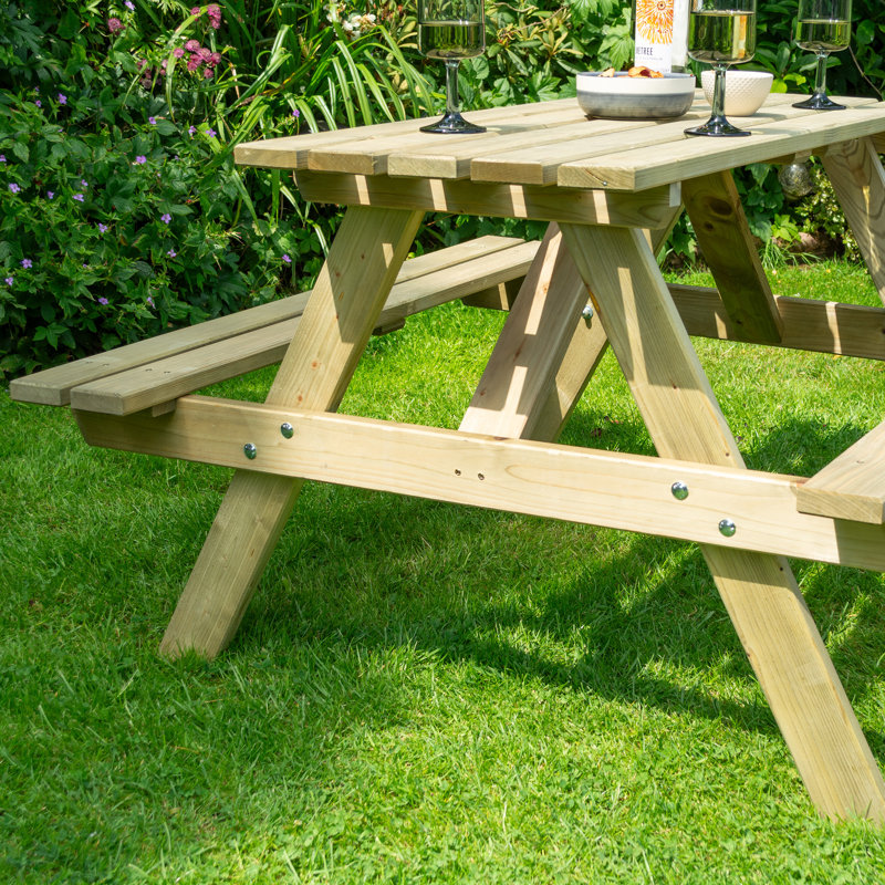 Rowlinson Traditional Picnic Table, 71cm H x 120cm W x 120cm D