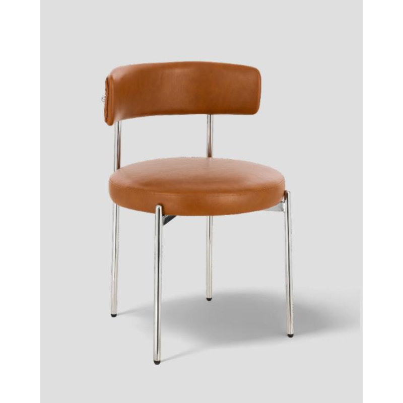 Chaises en simili cuir de certaines personnes