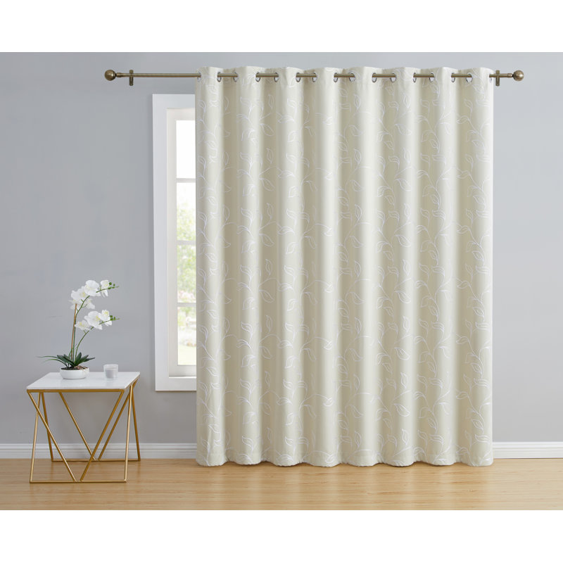 Panneaux de rideau brodé à motif floral occultant et isolant avec œillets Gilyard, l 52 po x L 72 po, Ivoire