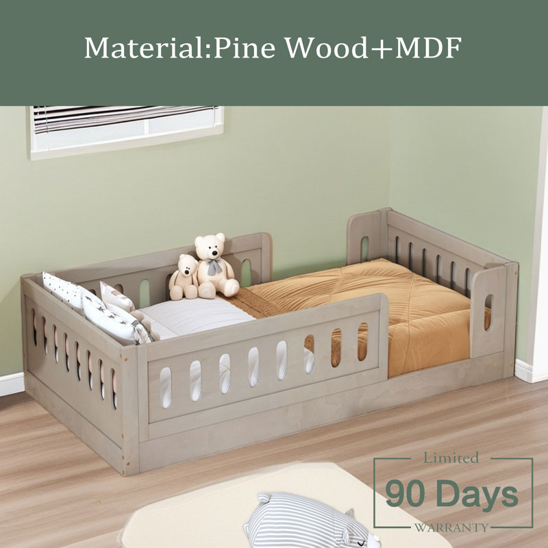 Lit plateforme simple en bois avec garde-corps naturel
