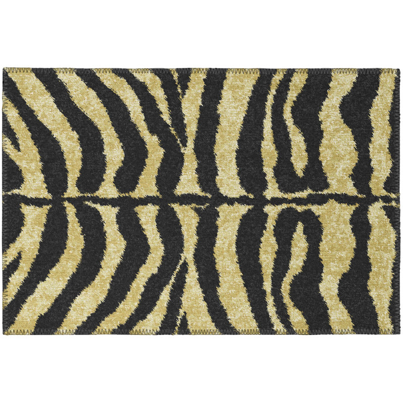 Tapis doré à motif animalier, Rectangle 1 pi 8 po x 2 pi 6 po