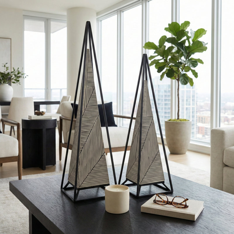 Objets de sculpture moderne en pyramide pour la décoration intérieure - Cadre décoratif en métal pour décoration de salon - ensemble de 2, 26 po, 21 po, noir et blanc