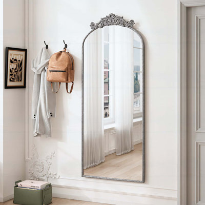 Miroir arqué 58 x 24 pouces avec applique sculptée rétro