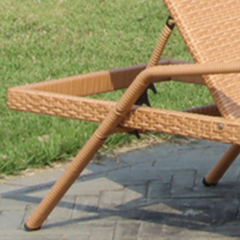 Chaise longue réglable en rotin pour l'extérieur