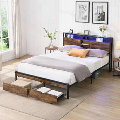 Lit confortable très grand avec compartiments de rangement, prises intégrées et ports USB, idéal pour un sommeil reposant et pratique
