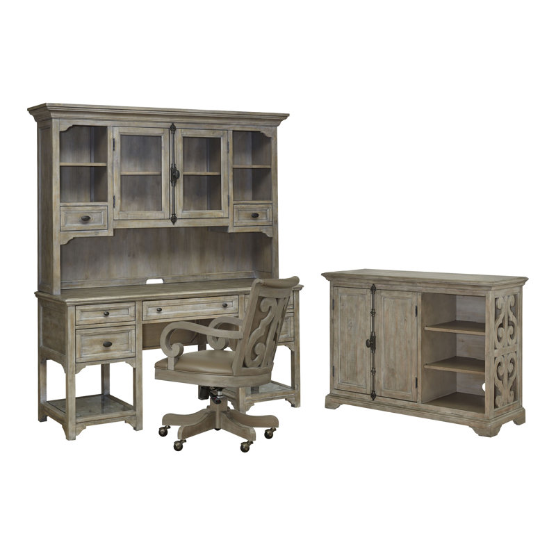 Bureau et huche avec chaise