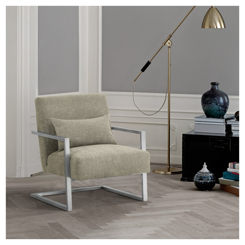 Chaise d'appoint moderne Xenith avec revêtement en lin gris et pieds en acier inoxydable brossé