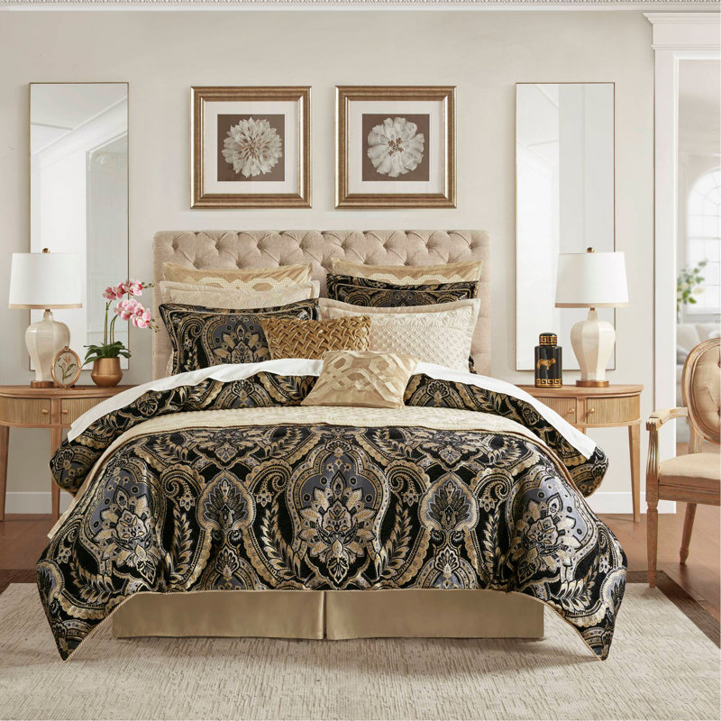 4 PCS  Comforter Set, King Comforter + 3 Additional Pieces