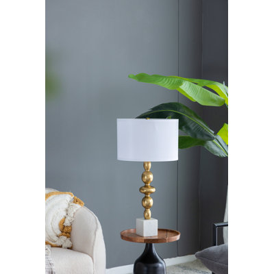 Lampe de table 15X29,5 "dorée et blanche avec corps rond à quatre niveaux (abat-jour requis)
