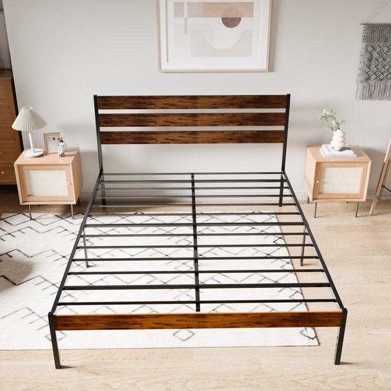 Structure de lit pour lit en fer robuste avec garniture en bois rustique