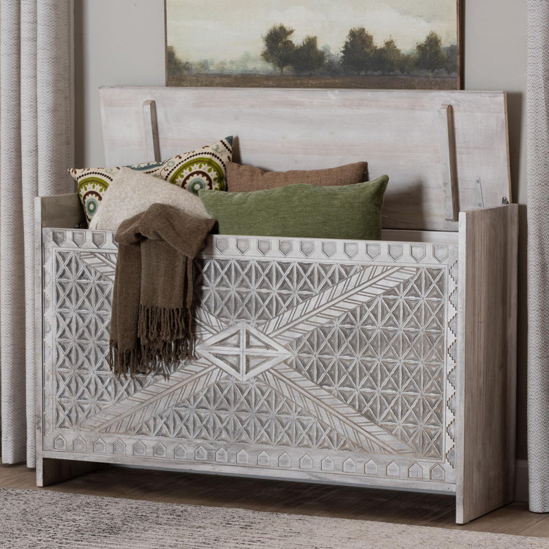 Coffre de rangement en bois avec panneau avant sculpté Bali & Pari Amado