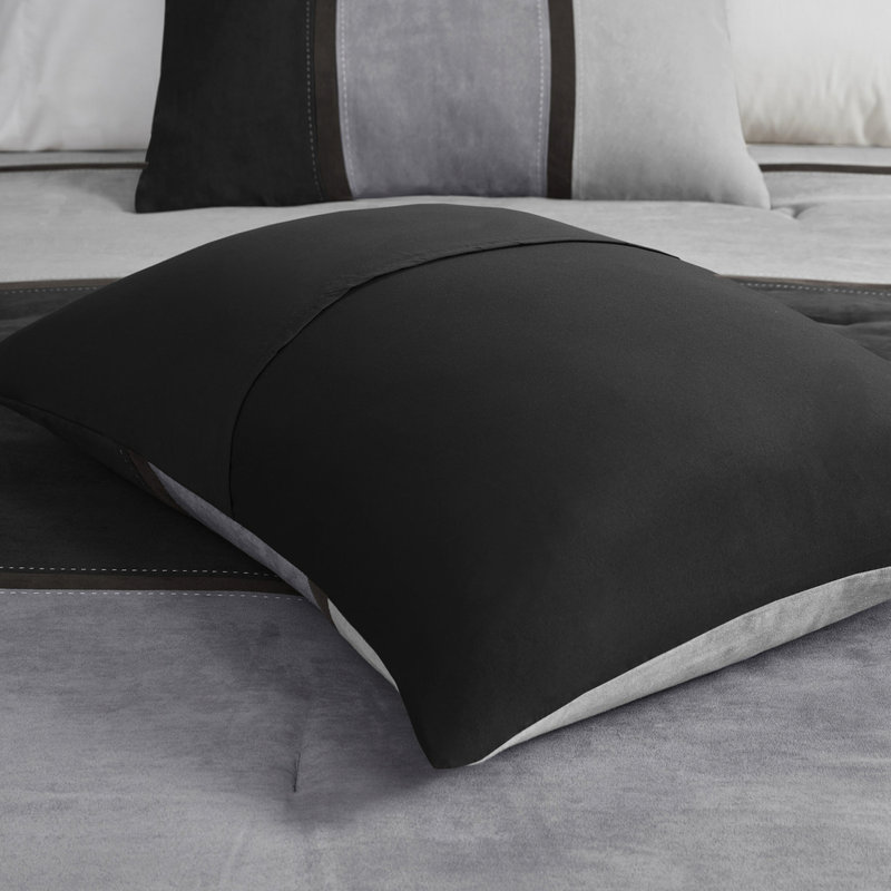 Édredon en faux suède - Coussin brodé 7 pièces l 12 po x l 18 po