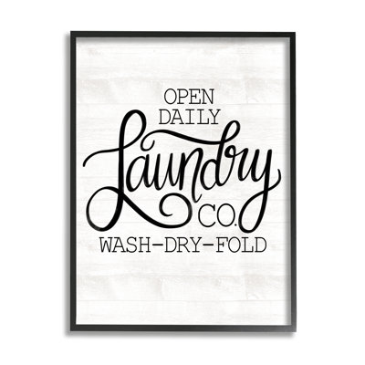 «Laundry Co Farmhouse Bathroom On Wood» par Taylor Shannon Designs, impression