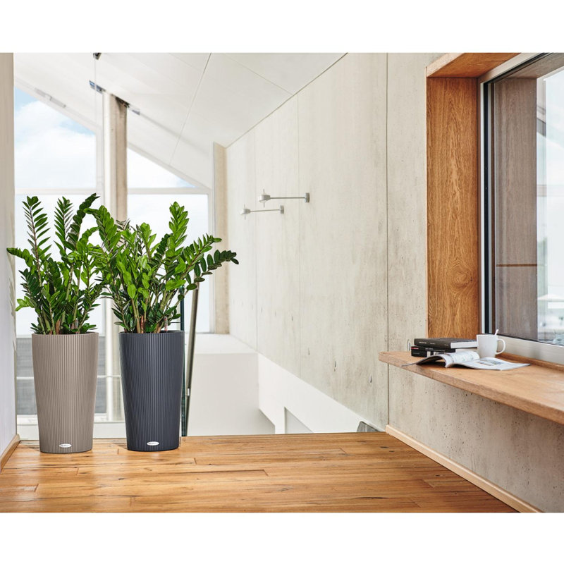 Grand pot de fleurs cylindrique en plastique auto-arrosant Cilindro Color 23 pour l'intérieur et l'extérieur, ardoise