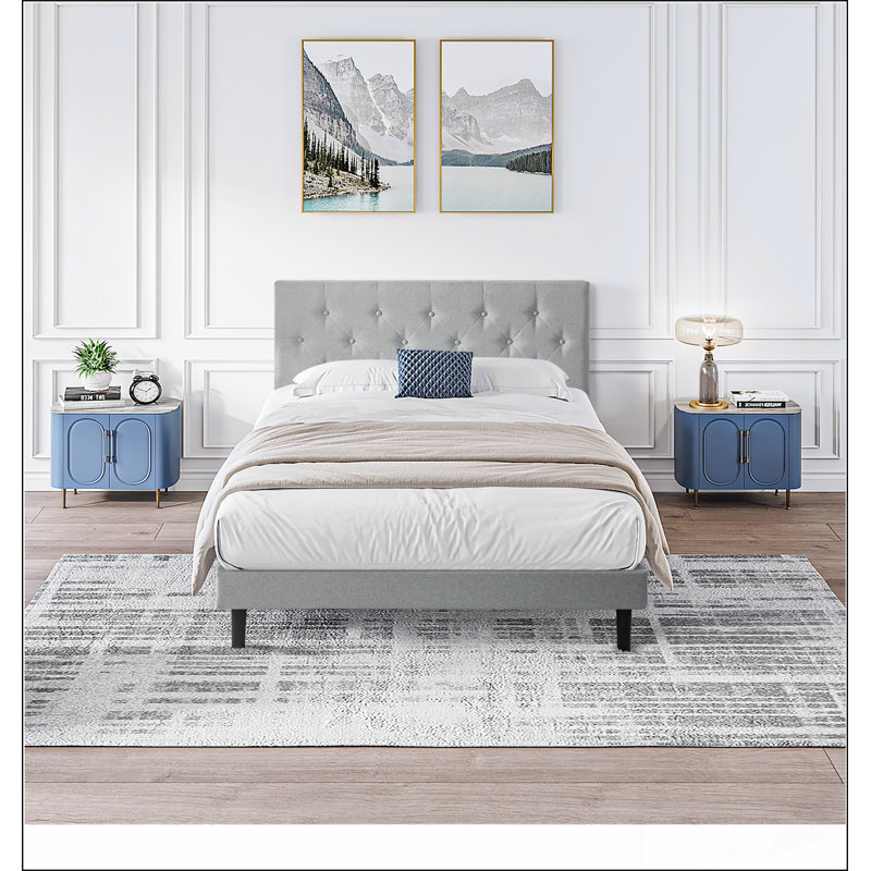 Base de lit tapissier grand format avec tête de lit moderne en tissu capitonné, parfaite pour les chambres contemporaines et un sommeil confortable.