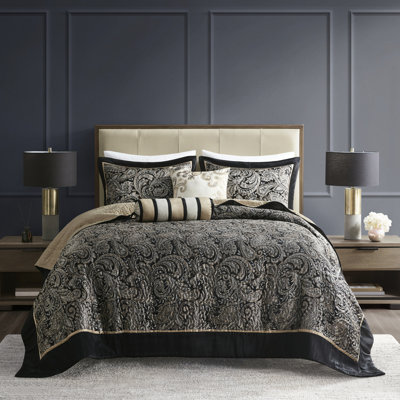 Black Bedspread With Ornamental Pillows For King Classic Shell