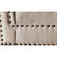 Méridienne moderne avec tissu semblable au lin, garniture cloutée et coussin inclus pour des espaces de vie élégants-1300281599