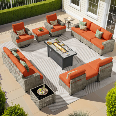 Ensemble modulaire d'extérieur pour 12 personnes avec coussins, chaises berçantes pivotantes, table basse à DEL et foyer, ensemble de patio en osier toutes saisons