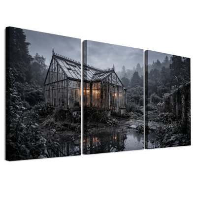 Serre de verre envahie par la végétation dans une forêt brumeuse - Ensemble de 3 toiles murales