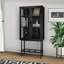 Armoire industrielle avec 2 portes grillagées en métal, tablettes réglables et pieds et tablette inférieure