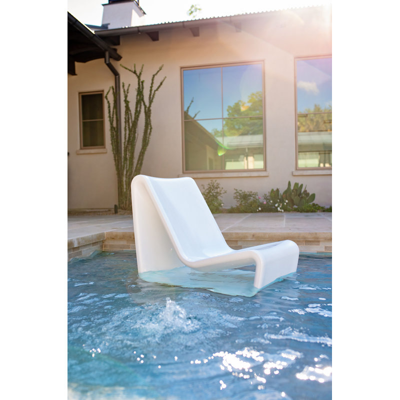 Loop Outdoor Lounge Chair, Highcloud White