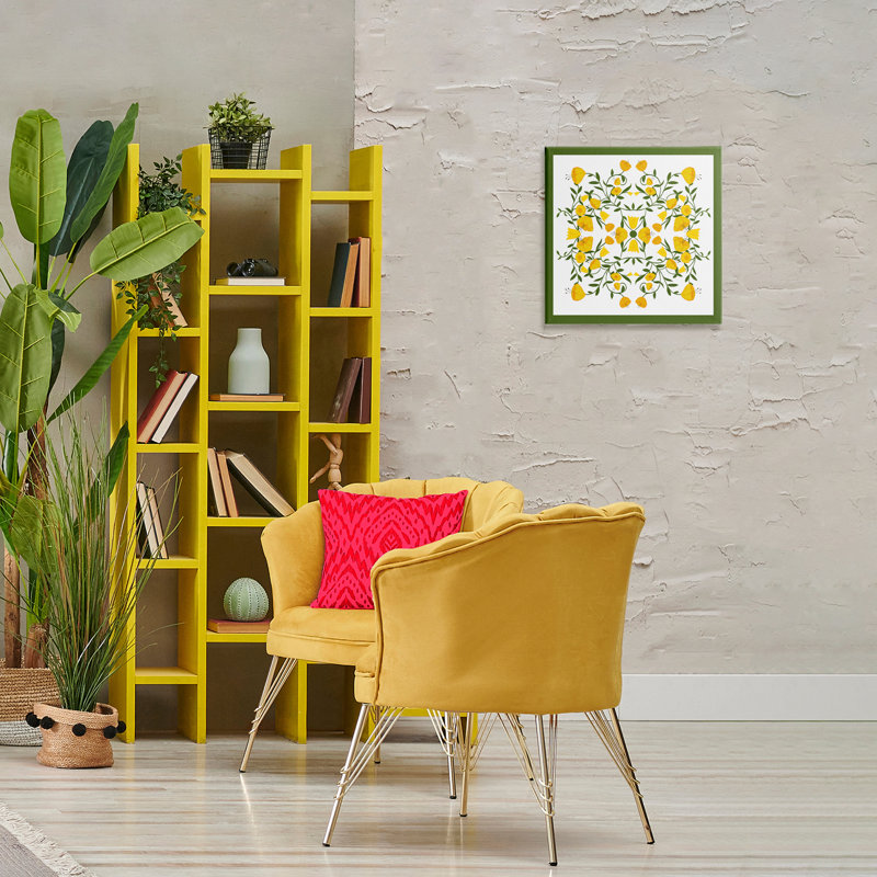  «Golden Blooms Symmetry» par Michelle Ingari Designs, H 17 po x l 17 po