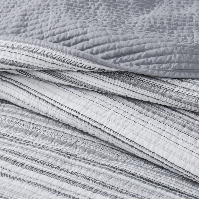 Ensemble de courtepointe Everette, Courtepointe grand + 2 couvre-oreillers standard