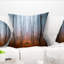 Coussin de forêt dense d’automne-379641705