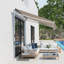 Auvent de patio rétractable polyvalent pour une protection et un style extérieurs-121491729-121491728