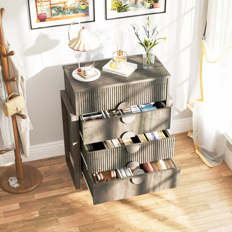 Commode 4 tiroirs cannelée Ebern Designs, Gris
