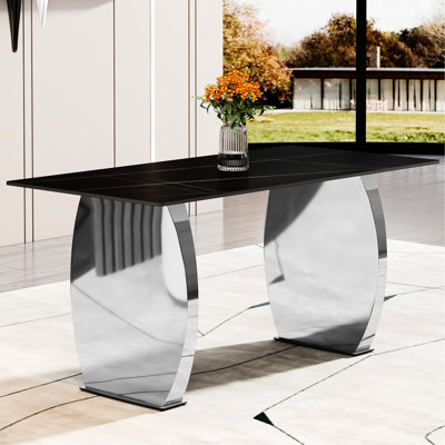 Table rectangulaire moderne avec plateau en pierre frittée noire et supports en métal argenté stables, sans danger pour la nourriture, teint - pieds ultra 63 * 31,4 pouces, se fond bien à la maison, haute température