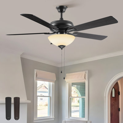 Ventilateur de plafond de 132 cm (52 ​​po) avec chaînettes, trousse d'éclairage incluse, moteur stable et silencieux.