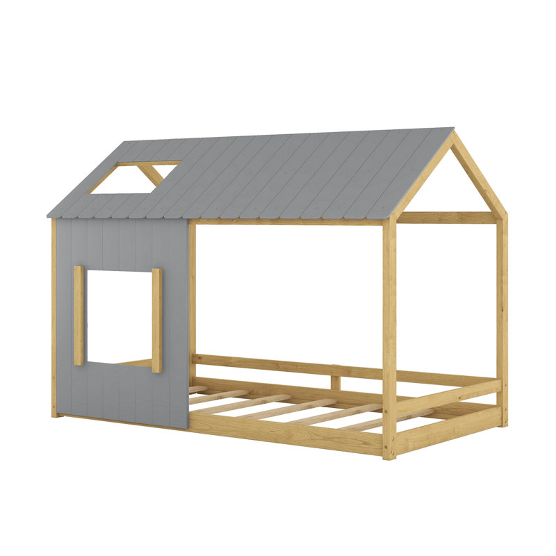 Lit maison avec toit et fenêtre