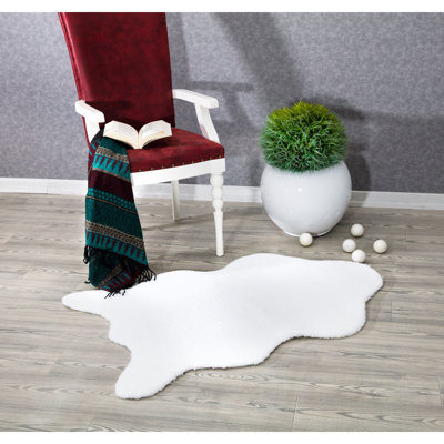 Tapis d'entrée ultra-doux, blanc, 100% polyester, 3,3 x 4,9 pi | Revêtement pelucheux antidérapant, antibactérien et antiallergénique, d'une hauteur de poils de 0,8 po | Lavable à la machine à 86 ° F, parfait pour les vestibules modernes et les salons