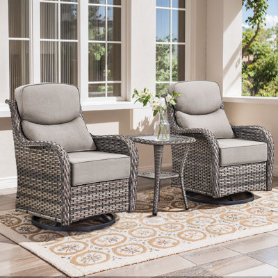 Ensemble de fauteuils oscillants pivotants 3 pièces avec table d'appoint Abbey, coussins ultra-moelleux de 6 pouces et tissu en oléfine résistant à l'eau