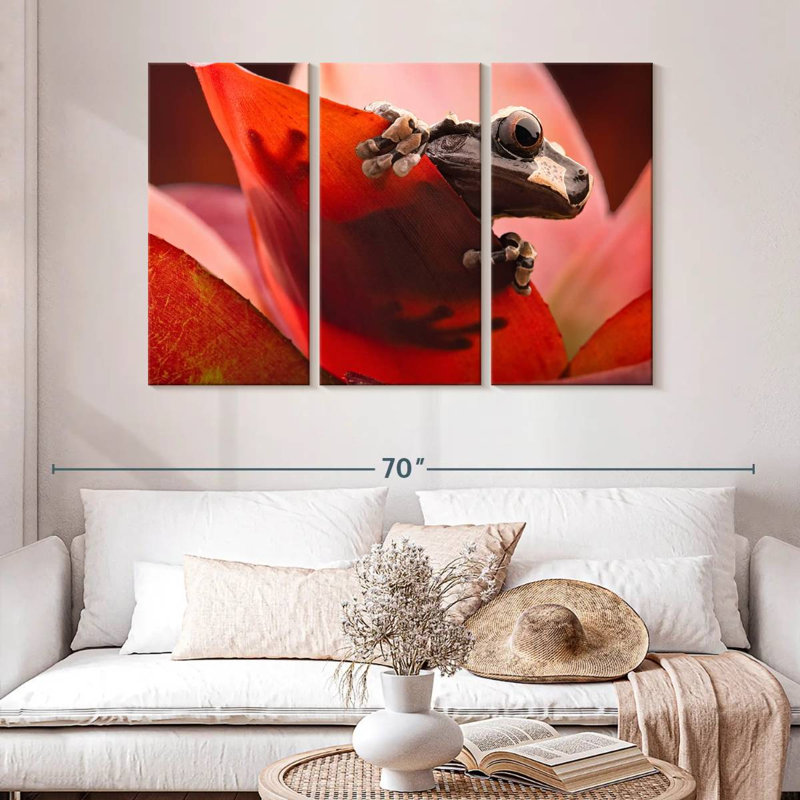 Brampt Amazon Tree Frog, 32" H x 50" W