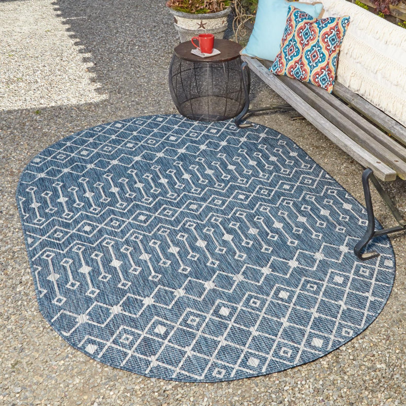 Innsbrook Geometric Indoor / Outdoor Rug, Oval 2' x 3'1"