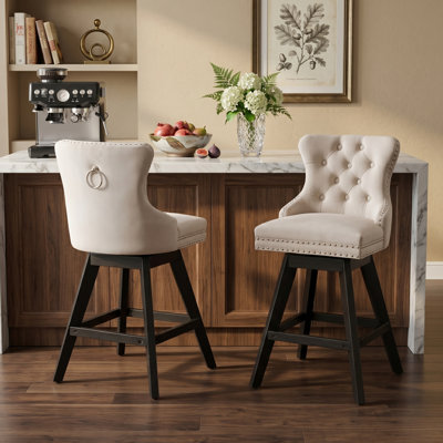 Ensemble de 2 tabourets de bar, tabourets pivotants en velours avec dossier capitonné et pieds en bois, garniture cloutée chromée