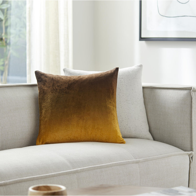 Coussin Theodosia, 22 po x 22 po, Safran, Polyester/ bourre en polyester