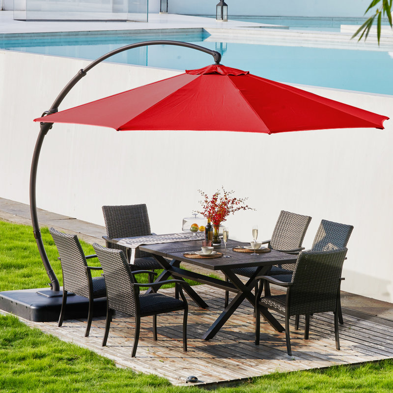 Parasol en porte-à-faux Ebonique avec base incluse, H 108 po x l 144 po x P 144 po, Plastic Base, Rouge