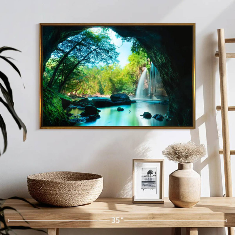 Cascade de la grotte thaïlandaise, Cadre flottant doré, 25 po x 17 po