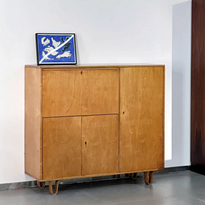 Buffet simple de style nordique moderne