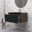 Meuble-lavabo moderne à rayures avec lavabo simple-338554079