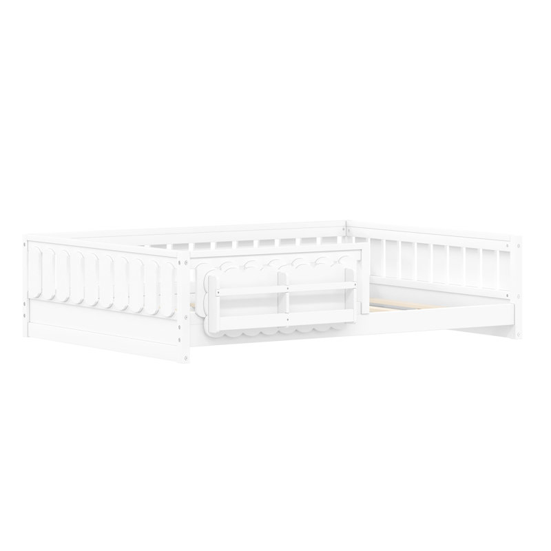 Lit plateforme en bois pleine grandeur avec garde-corps et tablettes de rangement, blanc