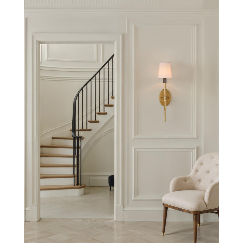 Grigsby 1 - Light Wallchiere